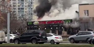 В Киеве прогремел взрыв: горит ресторан, все подробности (видео)