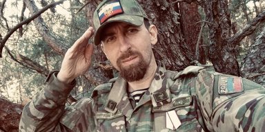 Відправили в Україну та нагородили медаллю: як живе засуджений за педофілію режисер "Єралашу"