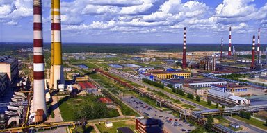 Ленинградскую область РФ массированно атаковали дроны: под атакой мог оказаться крупный НПЗ, поднялся пожар