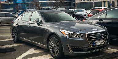 Непоказний флагман: у Києві помітили найрозкішніше авто від Hyundai (фото)