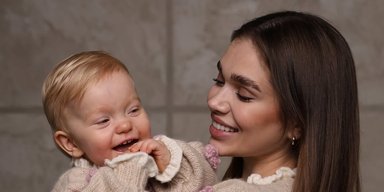 Остановка дыхания из-за фебрильных судорог: дочь известного блогера оказалась в реанимации
