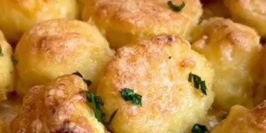 Идеально на ужин: рецепт картофеля с сыром, запеченного в духовке