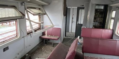 РФ атаковала поезд в Днепропетровской области: в "Укрзалізниці" показали последствия (фото)