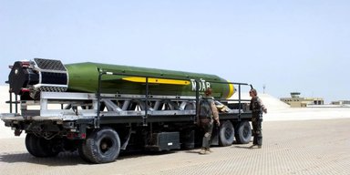 Трамп планує скинути на Іран "Матір всіх бомб": що це за суперзброя, — ЗМІ (інфографіка, відео)