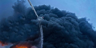 Город в дыму, на улицу выходить лучше в масках: какая ситуация в Бродах после атаки ВС РФ