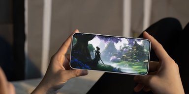 Вдвое дешевле iPhone 16 Pro: представлен самый мощный смартфон Android (фото)