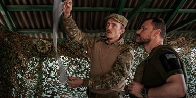 Зеленский присвоил очередное звание командиру "Азова" Денису "Редису" Прокопенко