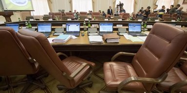 К чему приводит кадровый голод. Новая власть обещает сокращение и укрупнение министерств