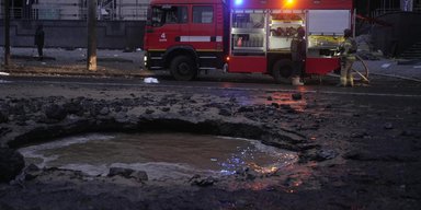 "Тревога началась после серии взрывов": очевидцы рассказали о баллистической атаке на Киев (видео)