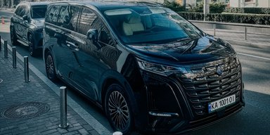 В Україні з'явився розкішний електрифікований мінівен від BYD і Mercedes (фото)