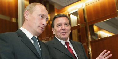 Бывший канцлер Германии Герхард Шредер неожиданно объявился в Москве: что известно