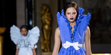 Всадницы Chanel и призраки Valentino. Лучшие образы Недели моды в Париже по мнению редакции