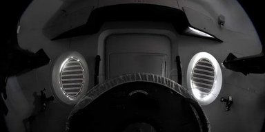 Астронавт NASA зробив моторошний знімок космічного корабля SpaceX Dragon з МКС (фото)