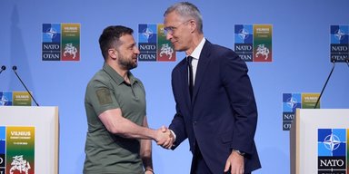 "Зерновий коридор" і війна з Росією: Зеленський поговорив із генсеком НАТО