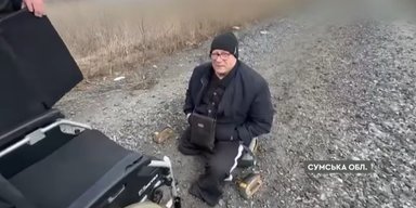 Украинец без ног преодолел полкилометра, чтобы не жить в российской оккупации (видео)