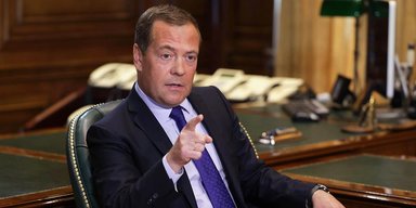 Медведєв пообіцяв ядерний удар через "небезпеку для РФ": погрози Україні та договір СНО (відео)