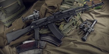 Пенсионерка в Ивано-Франковской области закопала в своем дворе АК-74: суд вынес приговор