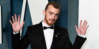 Ассистент покойной звезды "Эйфории" требует от его семьи 300 тысяч долларов
