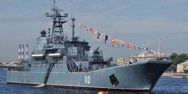 Російський БДК "Александр Шабалин" перекрив торговий шлях біля берегів Німеччини (фото)