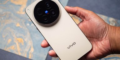Топ-5 лучших смартфонов октября 2025 года: удивил не только Xiaomi (фото, видео)