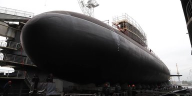 В РФ спустили на воду подводную лодку "Якутск": что известно о субмарине