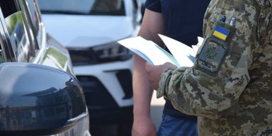 Выезд из Украины: как проверяют мужчин при пересечении границы и кому отказывают (видео)