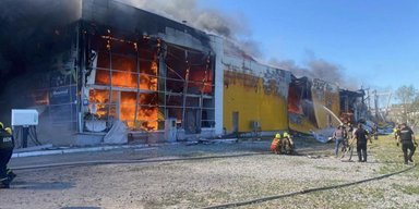 Варварство й абсолютний жах. Як лідери Заходу відреагували на обстріл ТЦ у Кременчуку