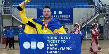 "Знайшли вихід випадково": український параатлет розповів, як заблукав у паризькому метро