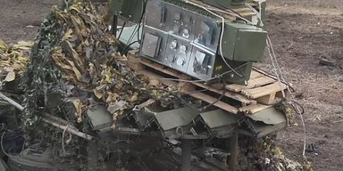 Бойцы ВСУ под Тернами под носом у оккупантов "затрофеили" танк РФ с царь-РЕБом (фото)