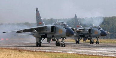 Бомбардировщики JH-7A отличились во время учений: что известно о китайских машинах (фото)