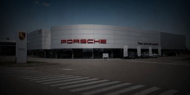 Россияне ударили по дилерскому центру Porsche в Киевской области: есть пострадавшие
