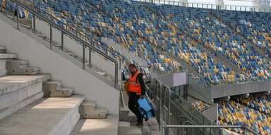 Мы хотим дебатам наши гордые дать имена. Как Порошенко и Зеленский готовятся к встрече на стадионе