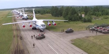 Як перед нападом на Україну в 2022 році: Росія доставляє до Білорусі військові вантажі (інфографіка)