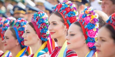 Новий рік і День Незалежності: как правильно писать названия праздников (видео)