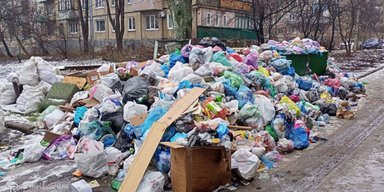 Не хватает даже уборщиков: оккупированный Донецк утопает в мусоре, — ЦНС