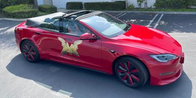 Электромобиль Tesla Model S получил версию с открытым верхом (видео)