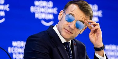 Очки Макрона произвели фурор не только в Давосе: производитель заработал миллионы (видео)