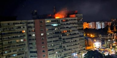 Есть пострадавшие: в Румынии неизвестный беспилотник попал в многоэтажный жилой дом (видео)