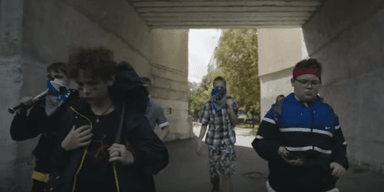 "Жадан і Собаки" випустили потужний кліп на пісню Рогань про Харків і дітей війни (відео)