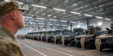 Бойцы Сухопутных войск ВСУ получили новую партию бронемашин "Козак-2М1" и "Козак-5" (фото)