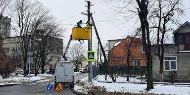 Через збій у "Київстарі": у Львові вуличне освітлення вмикають вручну (відео)