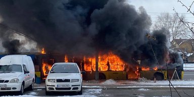 "Був у справному стані": у Києві загорівся тролейбус з пасажирами, —  КМДА (відео)