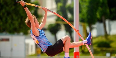 "Мог прыгнуть выше": 12-летний украинец побил мировой рекорд в прыжках с шестом (видео)