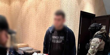 Виманювали гроші "на бензин": під Одесою розкрили мережу псевдоволонтерів (фото, відео)