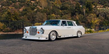 Синій кабан: старий Mercedes S-Class перетворили на приголомшливий хот-род (фото)