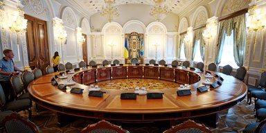 Альтернативный Кабмин. Для чего финансирование СНБО увеличено в 157 раз, и кто его возглавит