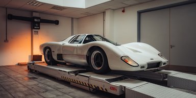 Легенда 70-х: McLaren возродил свой самый первый суперкар (фото, видео)