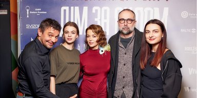 Актеры и знаменитости собрались на звездной премьере "Дома за стеклом" в Киеве (фоторепортаж)