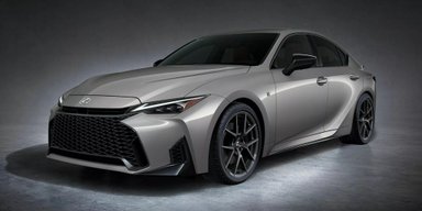 Toyota презентовала нового конкурента BMW 3 Series и Mercedes C-Class (фото)