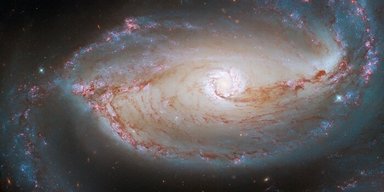 Космический глаз. Ученые получили удивительный снимок галактики из созвездия Печь (фото)